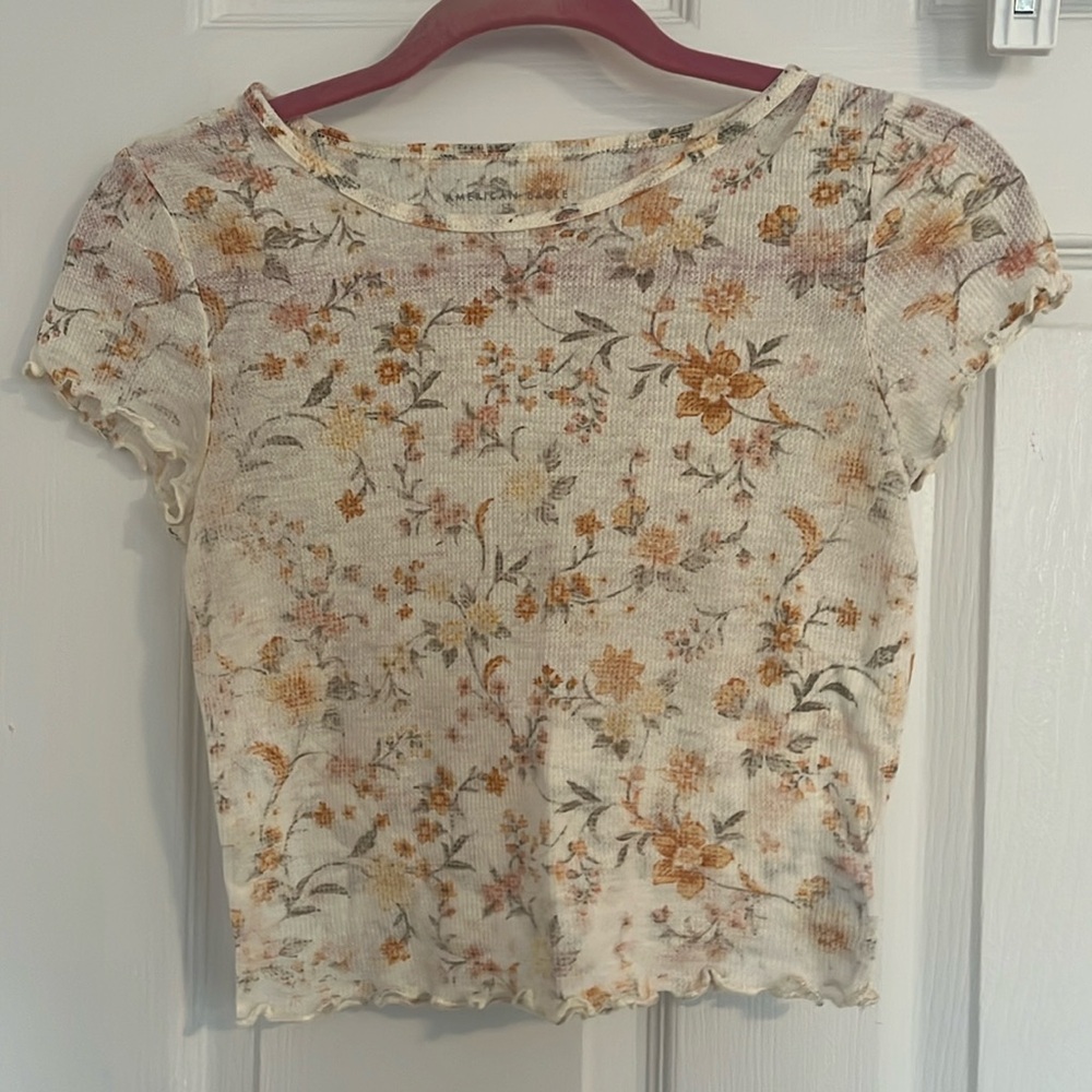 American eagle floral t-shirt